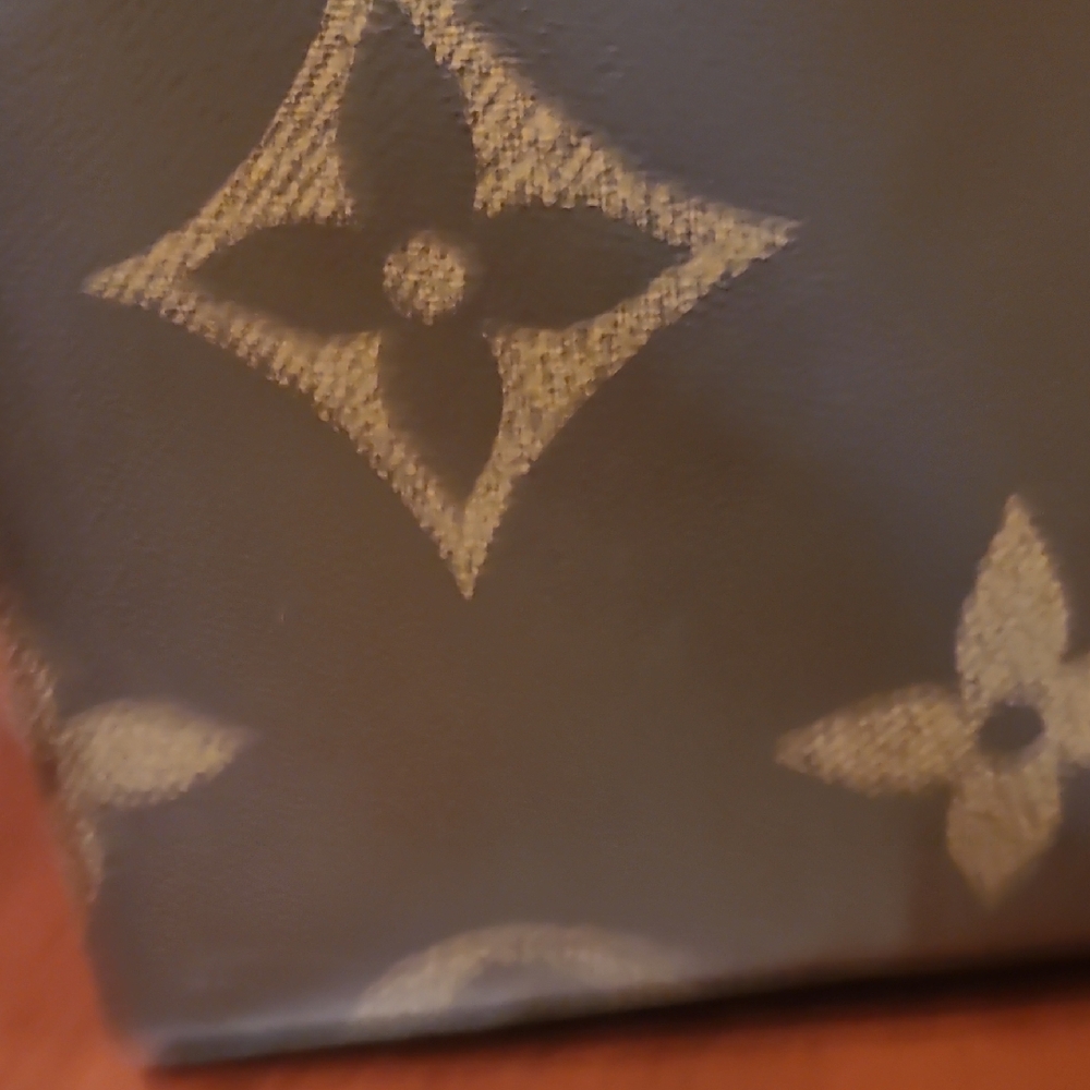 Louis Vuitton Monogram Giant On The Go GM Tote/Shoulder Bag - Picture 9 of 9